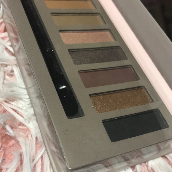 Eyeshadow Palette - Picture 7 of 7